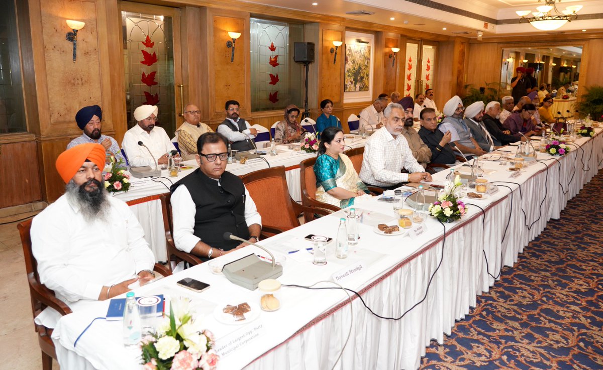 chandigarh_admn's tweet photo. Administrator @Gulab_kataria chaired the meeting of the Administrator’s Advisory Council (AAC) today. Secretaries presented Action Taken Reports on earlier recommendations, while members shared suggestions on governance, infrastructure, health, education, environment and tourism. https://t.co/y9TaEamYeO