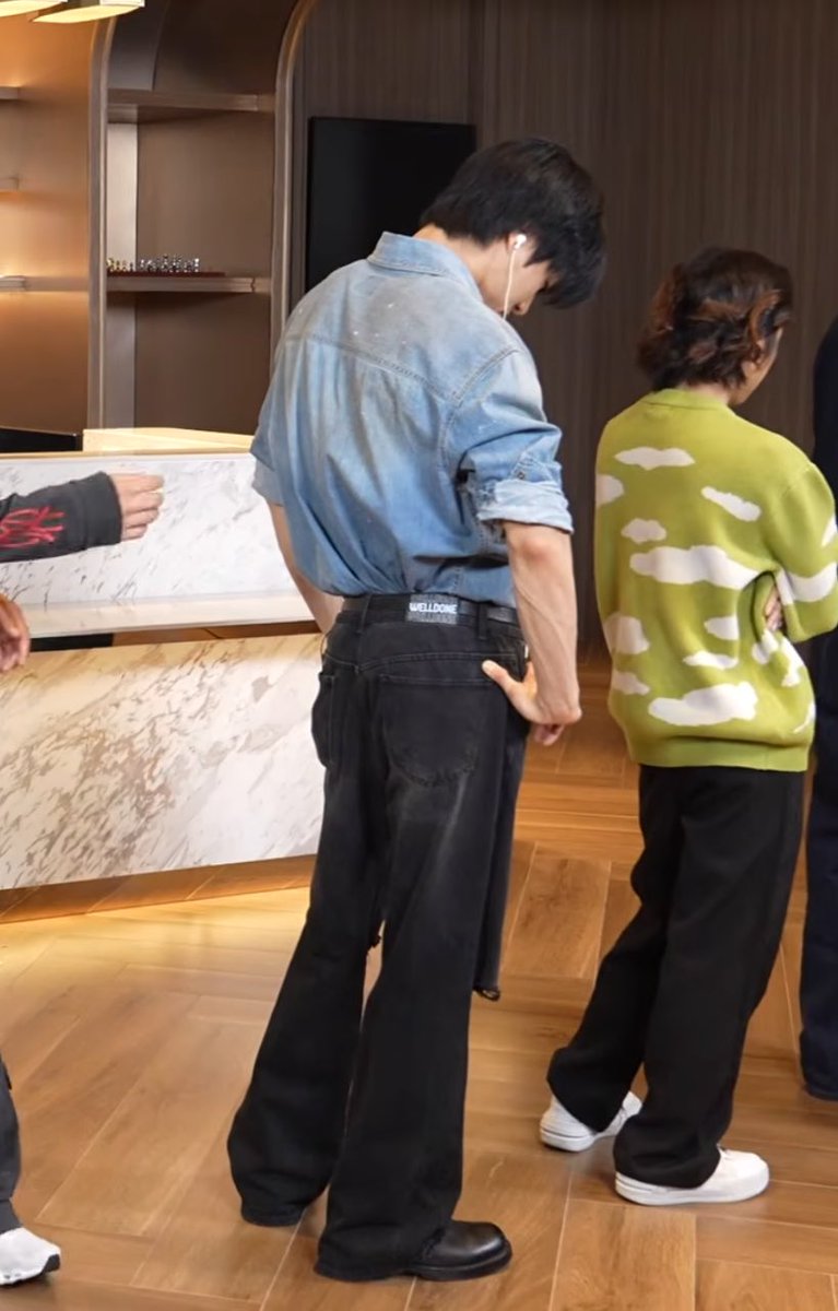 ไม่ลืมที่จะทิ้งสะโพก แต่อย่าทิ้งพี่นะคะคนสวย