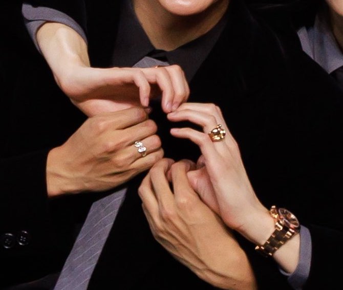 JDunkieboo's tweet photo. peak premium yaoi hand difference https://t.co/g9BL1NgXGK