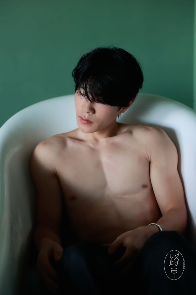 拍照的路甲（黑化版） tweet media