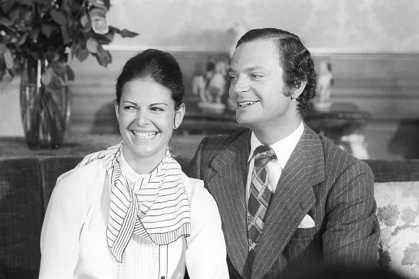 1976 Live tweet media