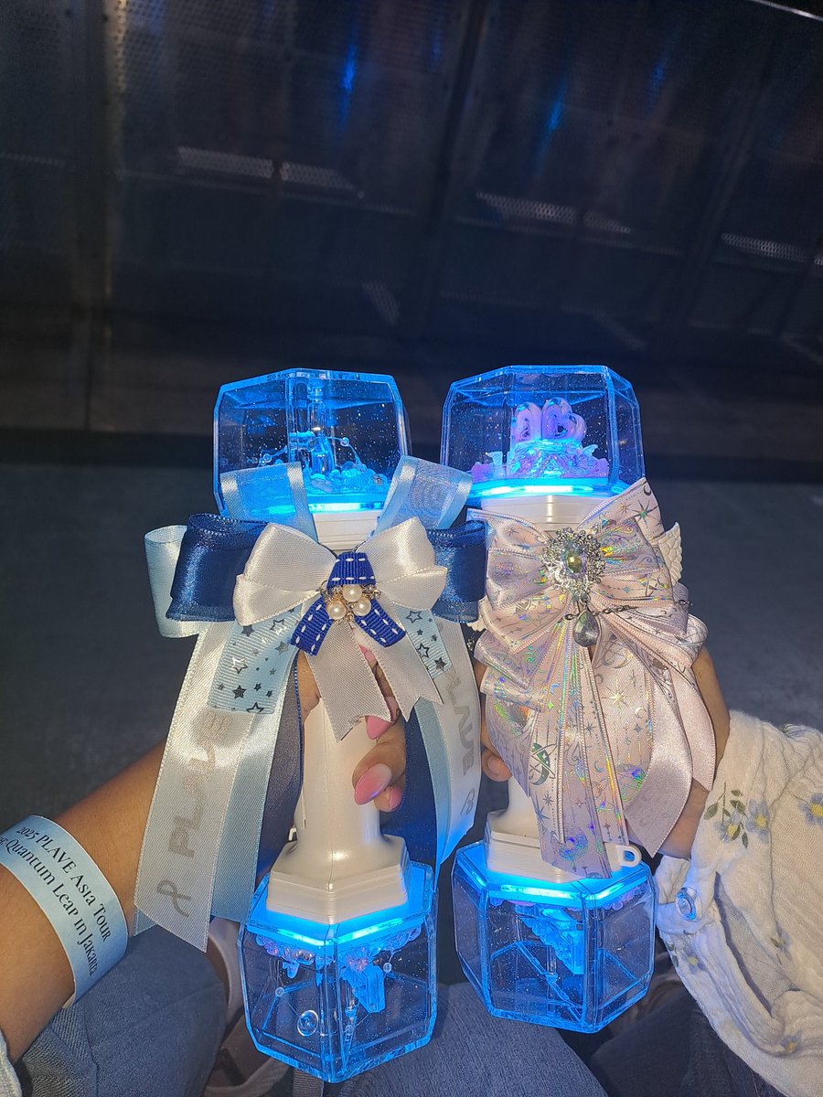 Flmier's tweet photo. PLAVE tu bener2 salah satu sumber kebahagiaan aku sekarang. 
Siapa sangka aku yang biasanya fangirling diem2, sekarang punya banyak temen😭
All thanks to PLAVE and PLLI

#PLAVE_3rd_Anniversary
#PLAVE #플레이브 @plave_official 
#영원을_약속한_플레이브와_3주년
#PLAVE_3RD_WITH_PLLI https://t.co/qqQFFVpX89