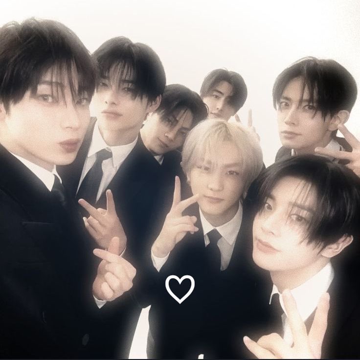heesstan4ever's tweet photo. • 18+ TRUCKS AT HYBE
•STOCK PRICES GOING
• FAN'S KEEP PROTESTING
AND YOU KNOW IT'S GONNA BE SERIOUS
WHEN ALL FANDOMS CAME
TOGETHER FOR SOMETHING
(HEESEUNG effect)
Oh @BELIFTLAB and hybe you messed with wrong fandom 
(Drop the tags) https://t.co/W4Yq8gAHH3