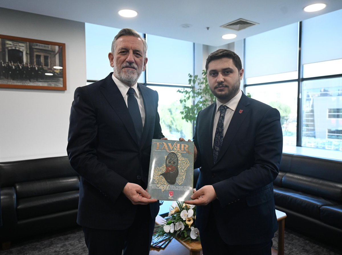 MTTBBursa's tweet photo. Genel Başkanımız Sayın Tahsin Başarı, Genel Merkez yöneticilerimiz, İl Başkanımız Cemal Yavuz Özdemir ve il yönetimimiz ile birlikte BTSO İbrahim Burkay’ı makamında ziyaret ettik.
MTTB Bursa olarak yayımladığımız Tavır dergimizin 2. sayısını takdim ettik. https://t.co/pYKhHNhJvL