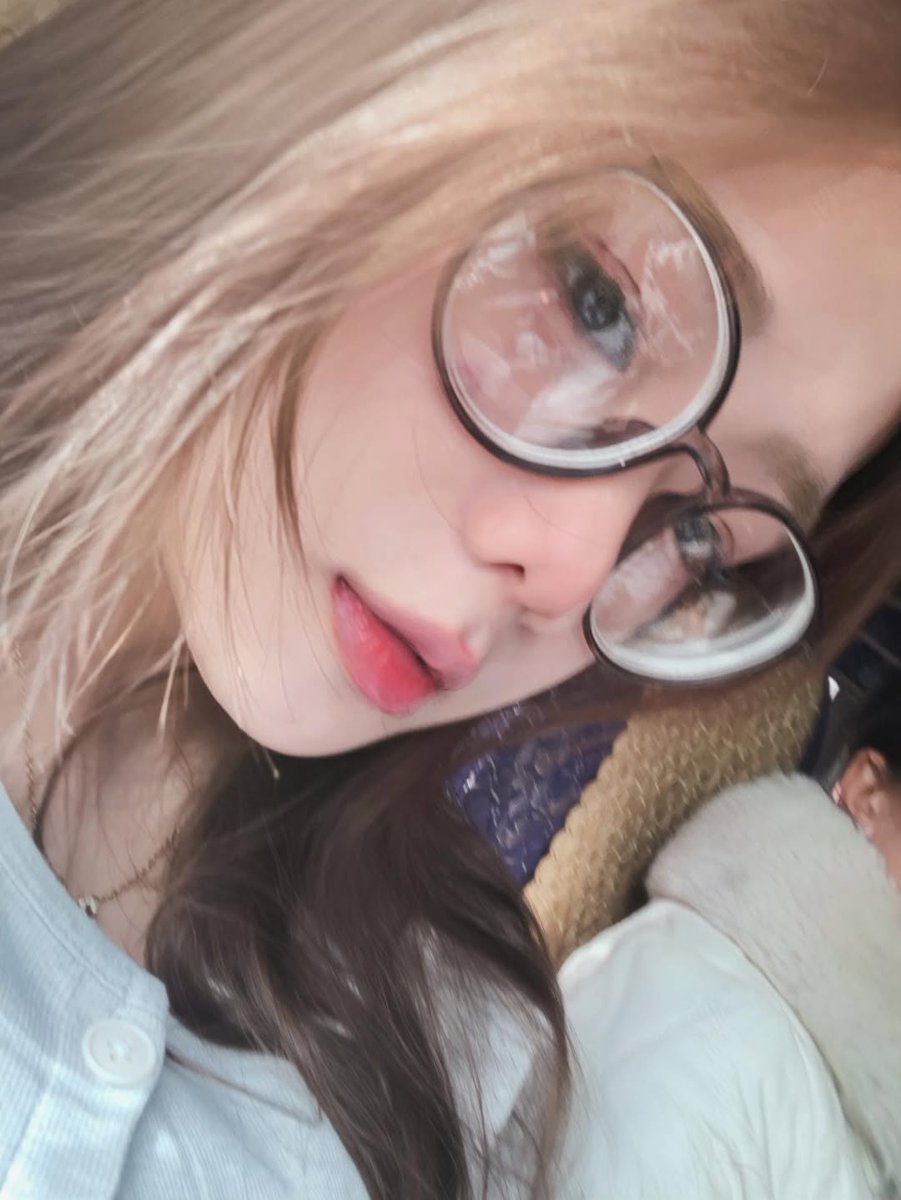 Lucia Carmen tweet media