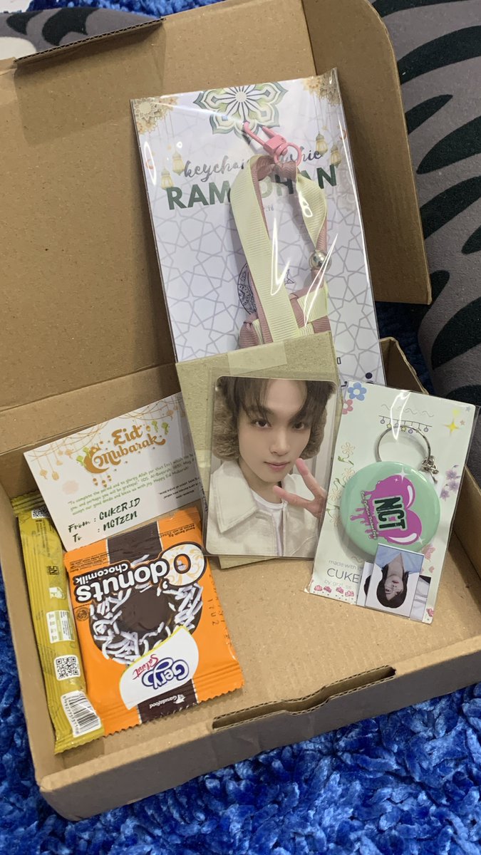 d0orfogg's tweet photo. Thank u so much untuk THR KETUPAT KEYCHAIN BY ka @suniiesday x @cukerid2 

jujur ga expect bakal jadi orang beruntung itu dapat pc official ✨💖 https://t.co/mYfCjkP9lK