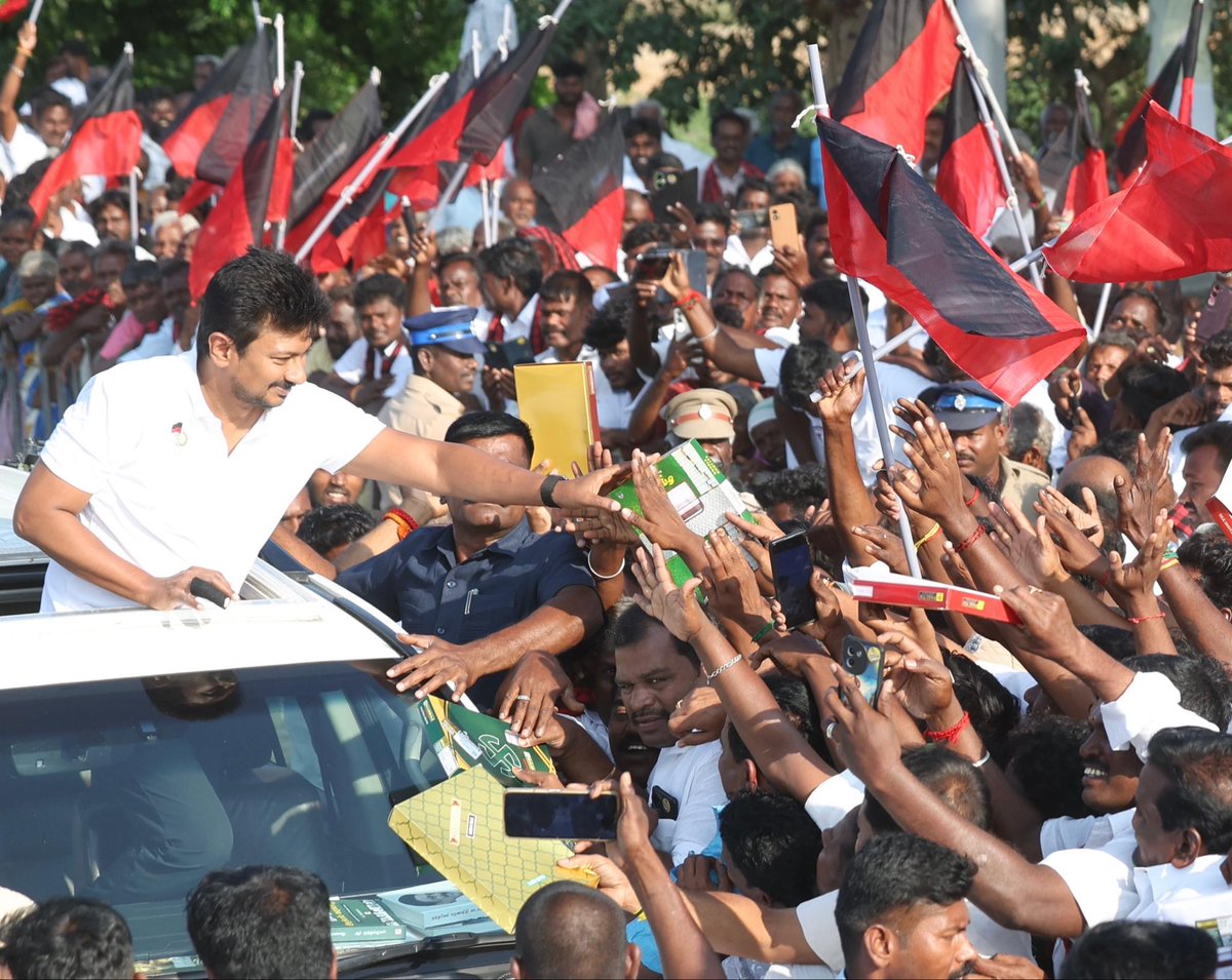 Udhaystalin's tweet photo. கள்ளக்குறிச்சி மாவட்டத்தில் அரசு மற்றும் கழக நிகழ்ச்சிகளில் கலந்து கொள்ள வருகை தந்த போது, உற்சாக வரவேற்பு அளித்த கழக நிர்வாகிகள் - இளைஞரணியினர் - கலைஞர் அவர்களின் உடன்பிறப்புகள் - பொதுமக்கள் அனைவருக்கும் என் அன்பும், நன்றியும்.

உங்கள் அன்பினில் நெகிழ்ந்தேன்.

@k_vasantham @TUdhayasuriyan @AbdulmalikDmk