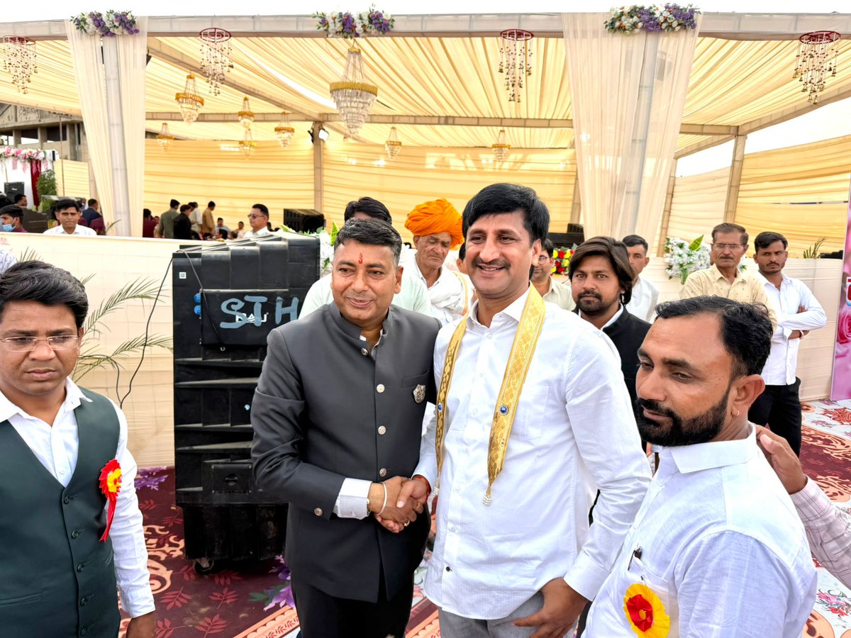 IndrajGurjarinc's tweet photo. फुलेरा के पूर्व विधायक श्री निर्मल जी कुमावत के सुपुत्र के विवाह समारोह में शामिल होकर नवदंपति को शुभकामनाएँ प्रेषित कीं। https://t.co/kBapsVE2mF
