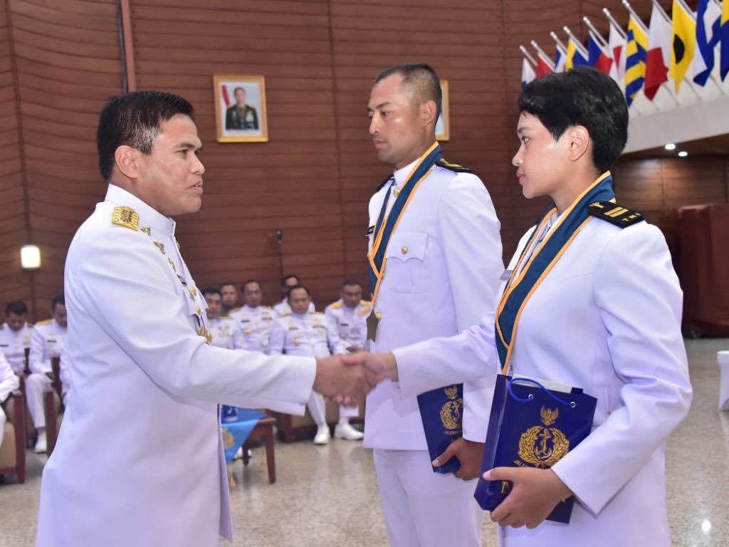 TNI Angkatan Laut tweet media