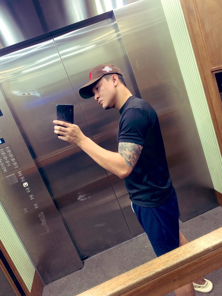 Hombre Carlo tweet media