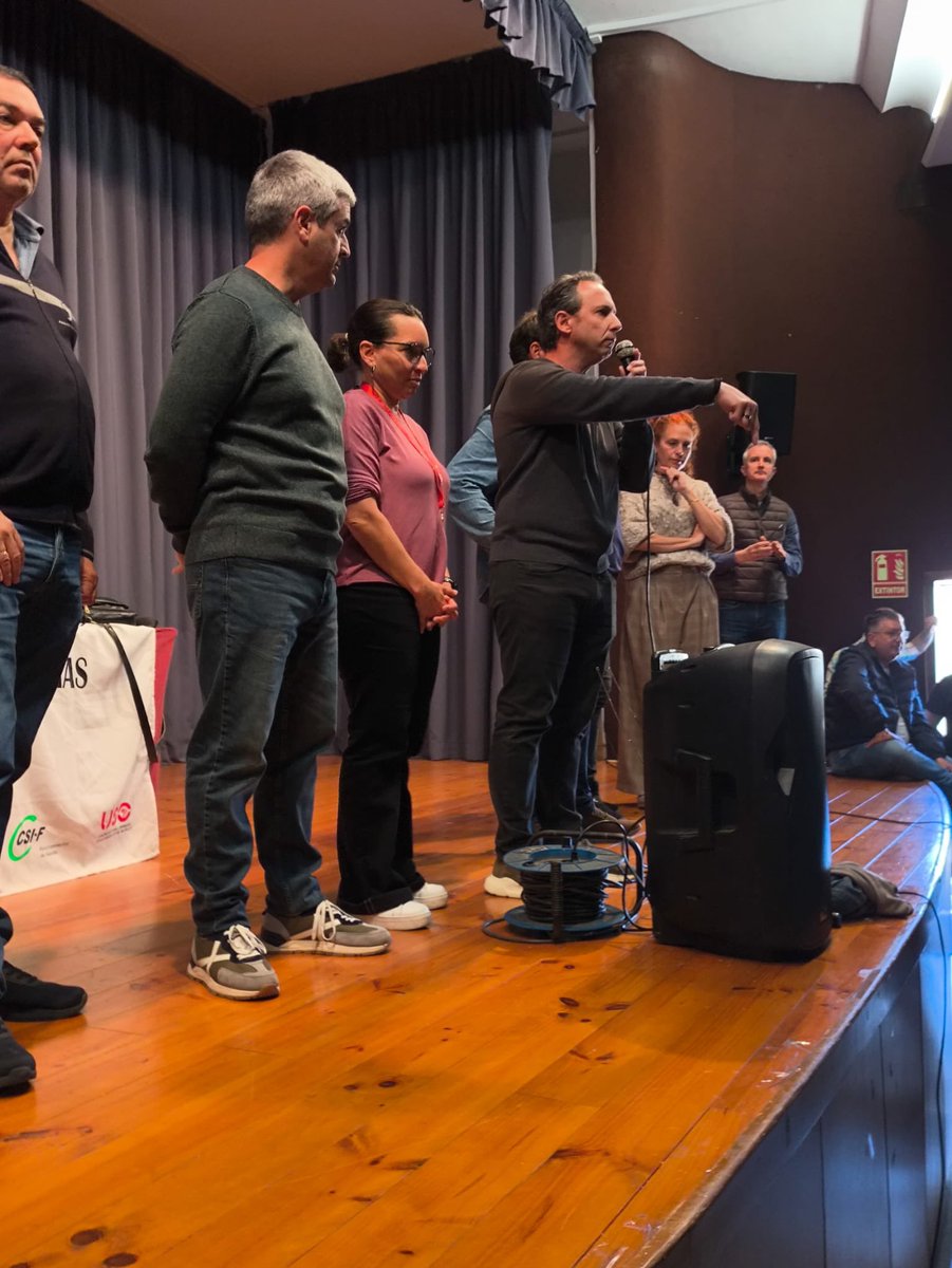 Masiva asistencia de la plantilla del <a href="/Ayto_Sevilla/">Ayuntamiento de Sevilla</a> a la Asamblea en la que se ha informado sobre la reunión con el alcalde <a href="/jlsanzalcalde/">José Luis Sanz</a> y el futuro de los servicios públicos de nuestra ciudad.