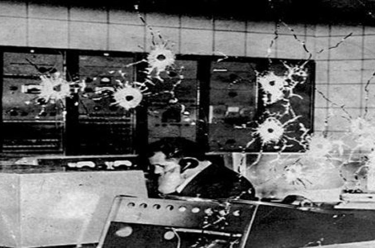 🇨🇺 Hoy conmemoramos el 69 aniversario del asalto al Palacio Presidencial y la toma de Radio Reloj, un acto de valentía protagonizado por jóvenes del Directorio Revolucionario con José Antonio Echeverría al frente, que tenían como objetivo ajusticiar al dictador Bastista. 

#Cuba