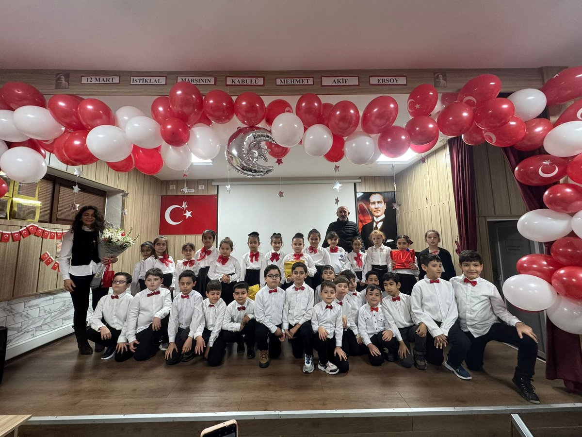 tophane1904's tweet photo. 12 Mart İstiklal Marşı’nın Kabulü ve Mehmet Akif Ersoy’u Anma Günü’nü okulumuzda düzenlediğimiz programla andık. 🇹🇷  @tcmeb @bursailmem16 @GurhanCokgezer @Ali_Partal @Osmangazi_MEM https://t.co/oyeoRWN3m0