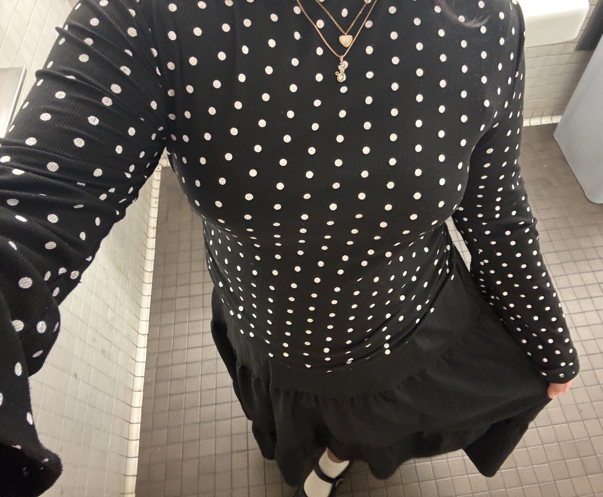 gomdoleefan's tweet image. polka dots for my last official day of teaching!!! ❣️#WeMadeIt