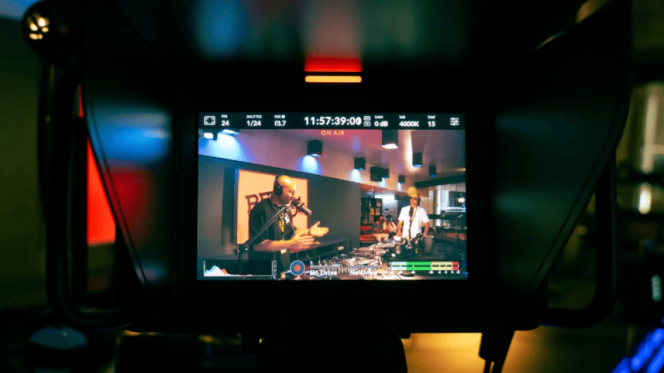 UniWestLondon's tweet image. UWL Alumnus Blue Canariñho works as a creative with BBC Radio, DJs internationally, and has played the afterparty for Gorillaz at the The O2! 👏✨

📰 Read more: uwl.ac.uk/news/alumni-sp…

Join us at our Creative Careers Fair! 👋🎓
uwl.ac.uk/creativefair

#UWL #LCM #CreativeCareer