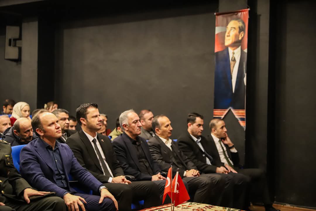 Salihinann's tweet photo. 🇹🇷 12 Mart İstiklal Marşı’nın Kabulü ve Mehmet Akif Ersoy’u Anma Programı’na katıldık.

Milletimizin bağımsızlık iradesini ve vatan sevgisini en güçlü şekilde ifade eden İstiklal Marşı’mızın kabulünün yıl dönümünde, Milli Şairimiz Mehmet Akif Ersoy’u rahmet ve minnetle andık.

Bu anlamlı programın hazırlanmasında emeği geçen başta kıymetli öğrencilerimiz olmak üzere öğretmenlerimize ve katkı sunan herkese teşekkür ediyorum.

#12MartİstiklalMarşınınKabulü 🇹🇷

@RTErdogan 
@Akparti 
@abuyukgumus 
@MustafaAlkayis 
@byildiz63 
@KayaZeydin