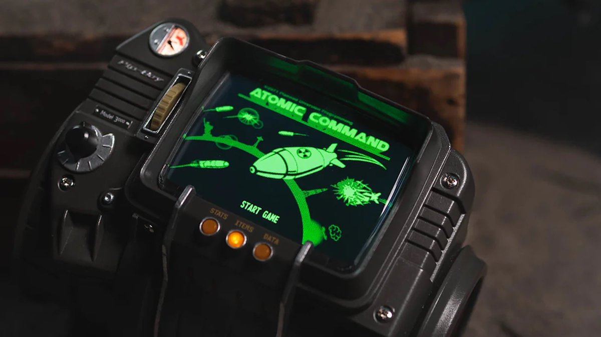 They made a Fallout Pip-Boy 3000 Replica, and it looks epic 😭