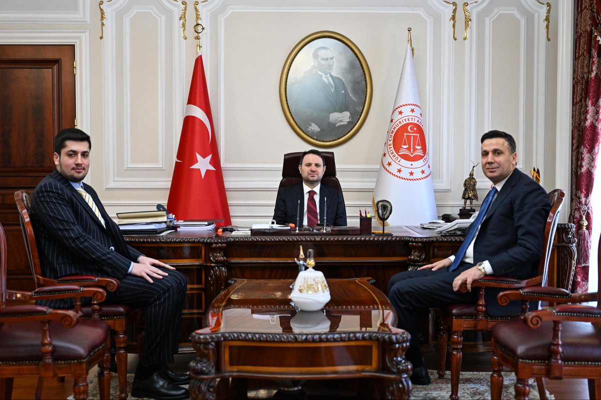 Adalet Bakanımız Sayın Akın Gürlek’e hayırlı olsun ziyaretinde bulunduk.
Nazik kabulleri ve samimi misafirperverlikleri dolayısıyla kendilerine hürmet ve şükranlarımı arz ediyorum.
Devletine sadakatle hizmet eden, adaletin tecellisi için büyük bir gayret ve sorumluluk üstlenen