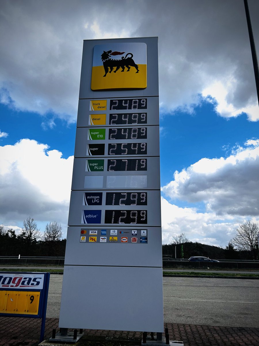 Das soll man seinem Kunden verständlich erklären, nachdem das Angebot abgegeben und der Auftrag ausgeführt wurde! Fotografiert am 12.3.26 um 12:00 Uhr an einer Autobahntankstelle 150 KM vor München! #benzinpreise #abzocke #eventplanner