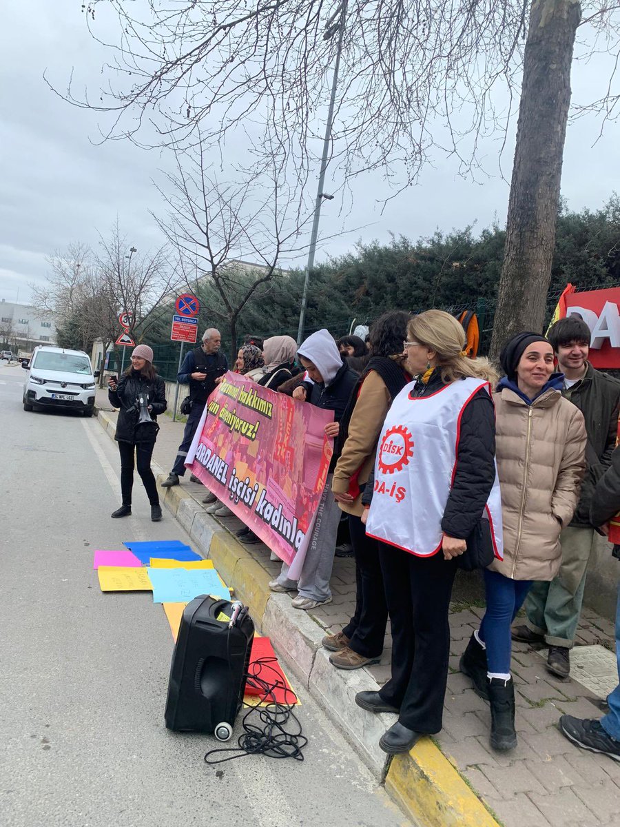 #Dardanel'de direnişe devam ediyoruz.
Tazminatlarımızı almadan gitmeyeceğiz.

📣Tazminat haktır,gaspedilemez
📣Direne direne kazanacağız
📣Birleşe birleşe kazanacağız

<a href="/balikuzmani/">Dardanel</a>