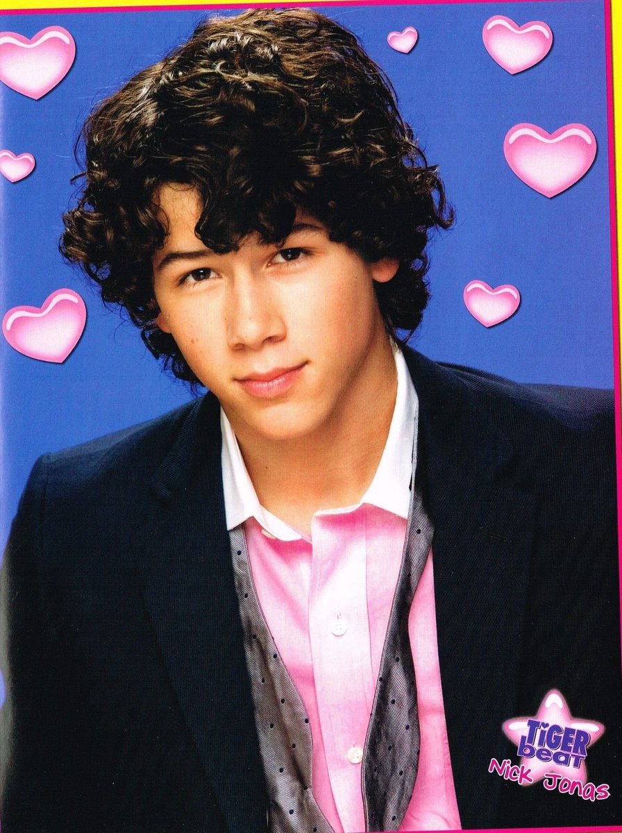 juli ✸ tweet media