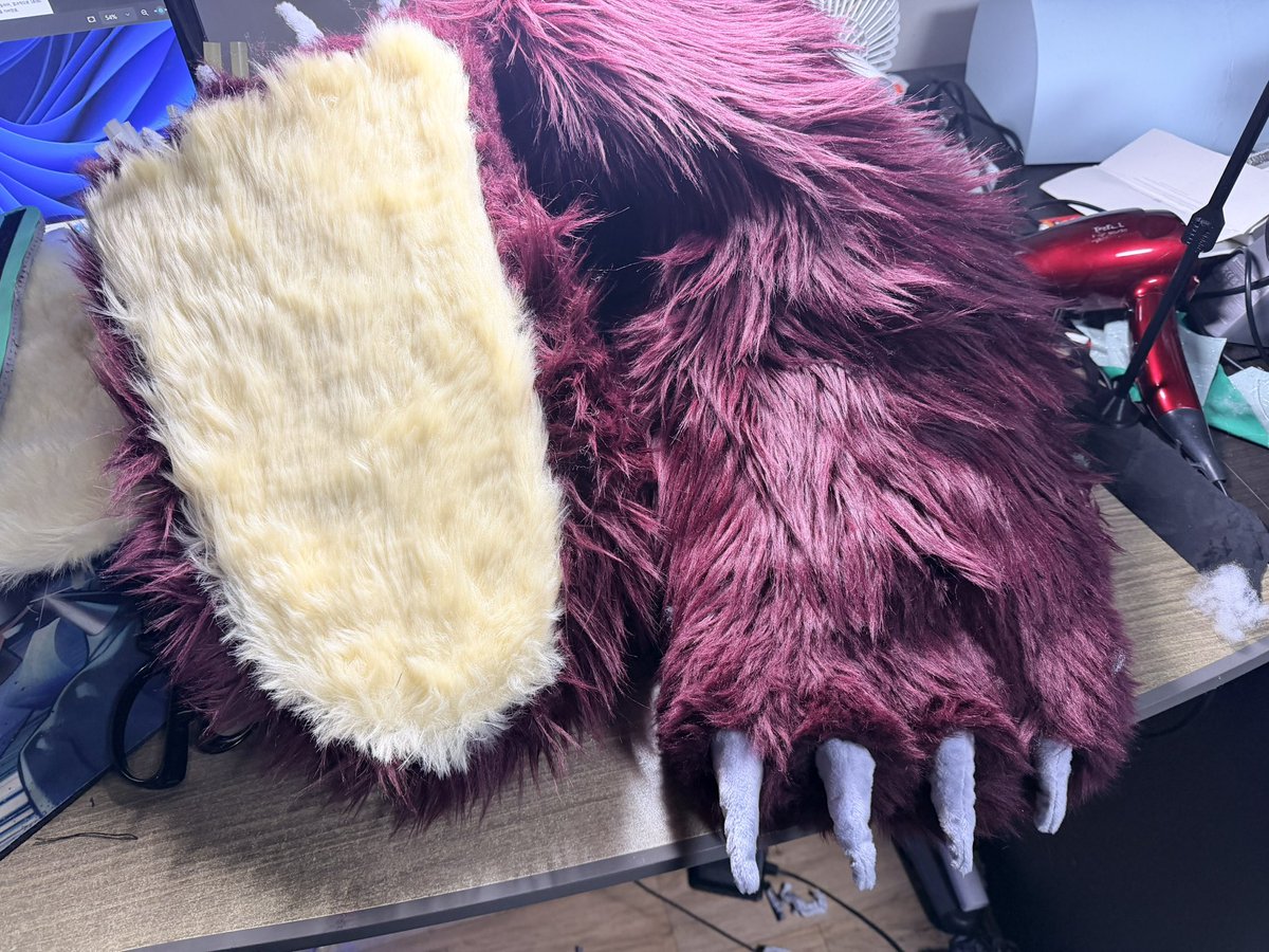 Shadowy Fursuit Studio™ tweet media