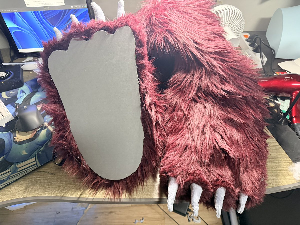 Shadowy Fursuit Studio™ tweet media