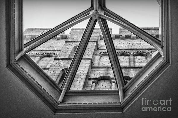 Ros_A_Turner's tweet photo. Medieval Castle Viewed Through Skylight Art Print.
#FineArtPhotography #BuyIntoArt #CreativeHomeStyling #NorwichCastle #ArchitecturalPhotography #MonochromeMagic #InteriorDesignInspiration #NorfolkArtists https://t.co/Gk73xT42ik