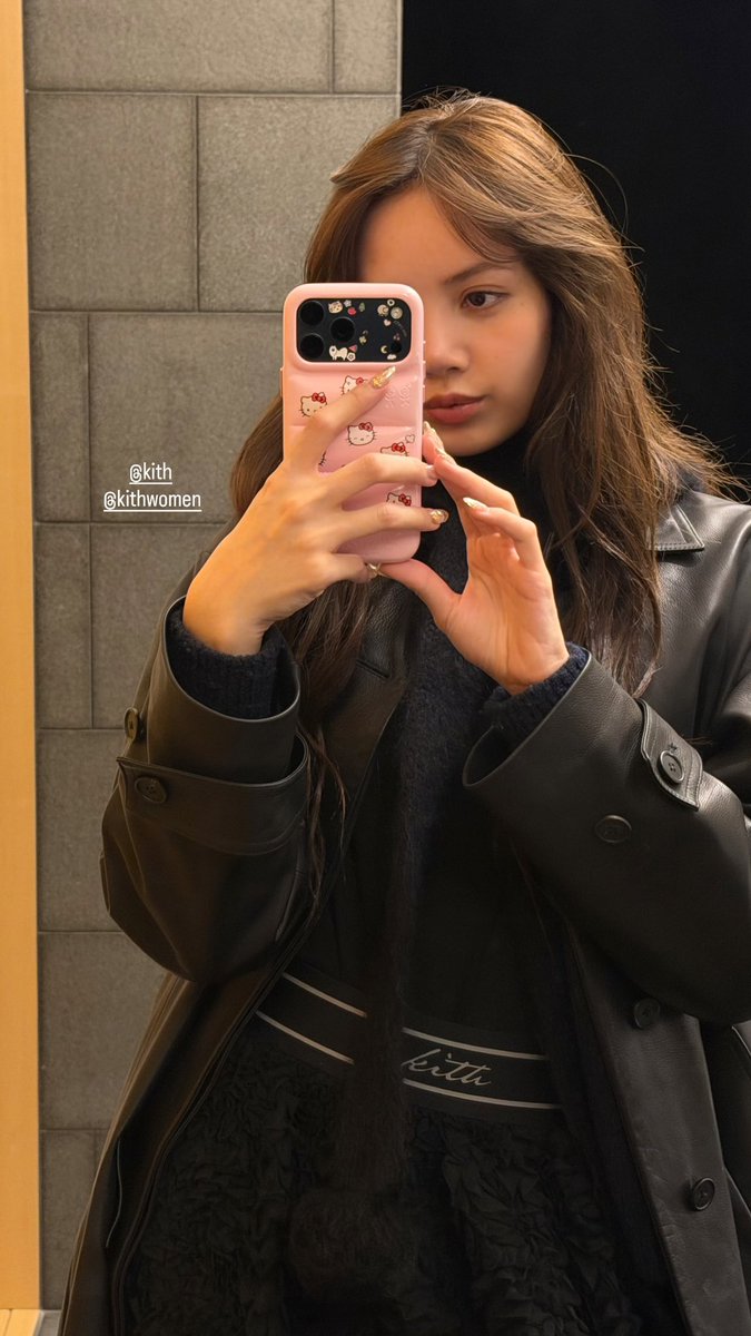 MirrorPics's tweet photo. #LISA https://t.co/J2yOYbCprx