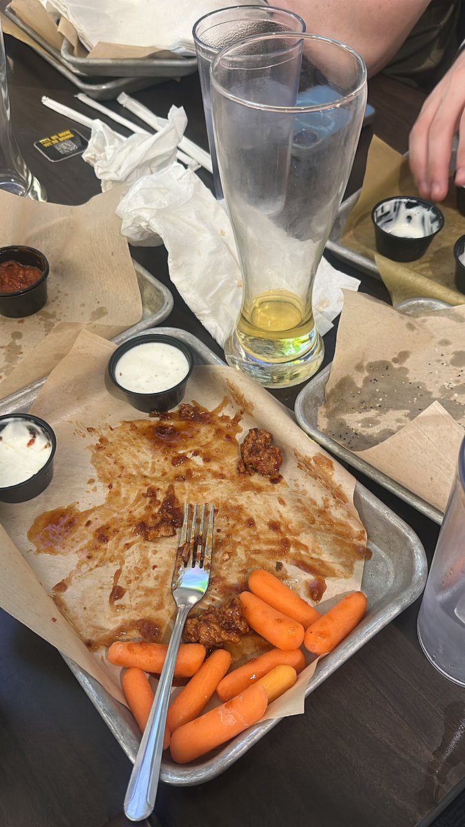 billgetsbread's tweet photo. Bogo and Beers #winning https://t.co/smunQQfOHq