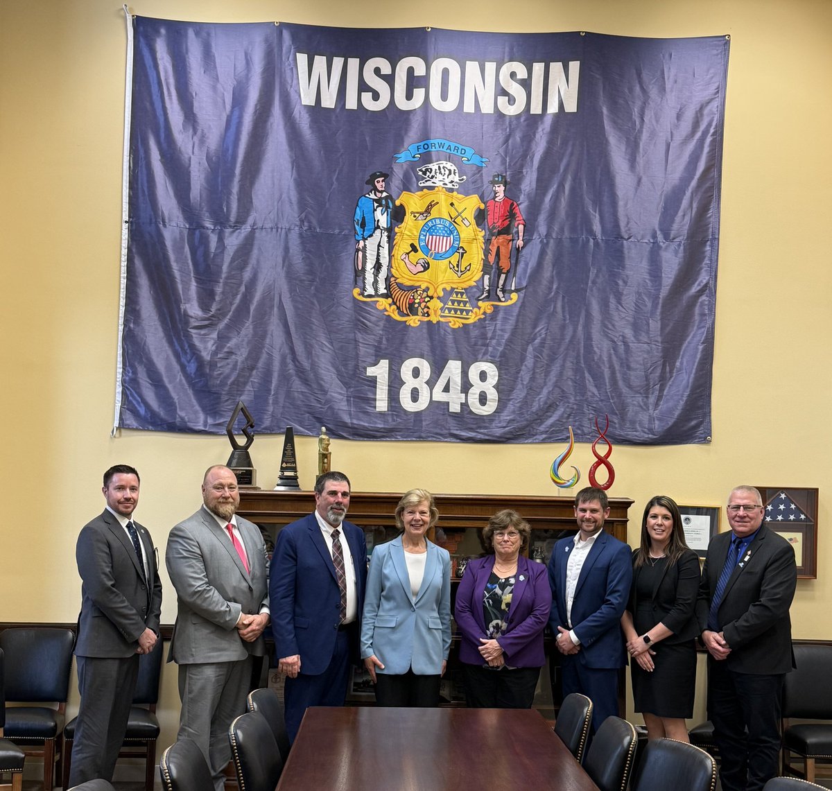 Julie Maw tweet media