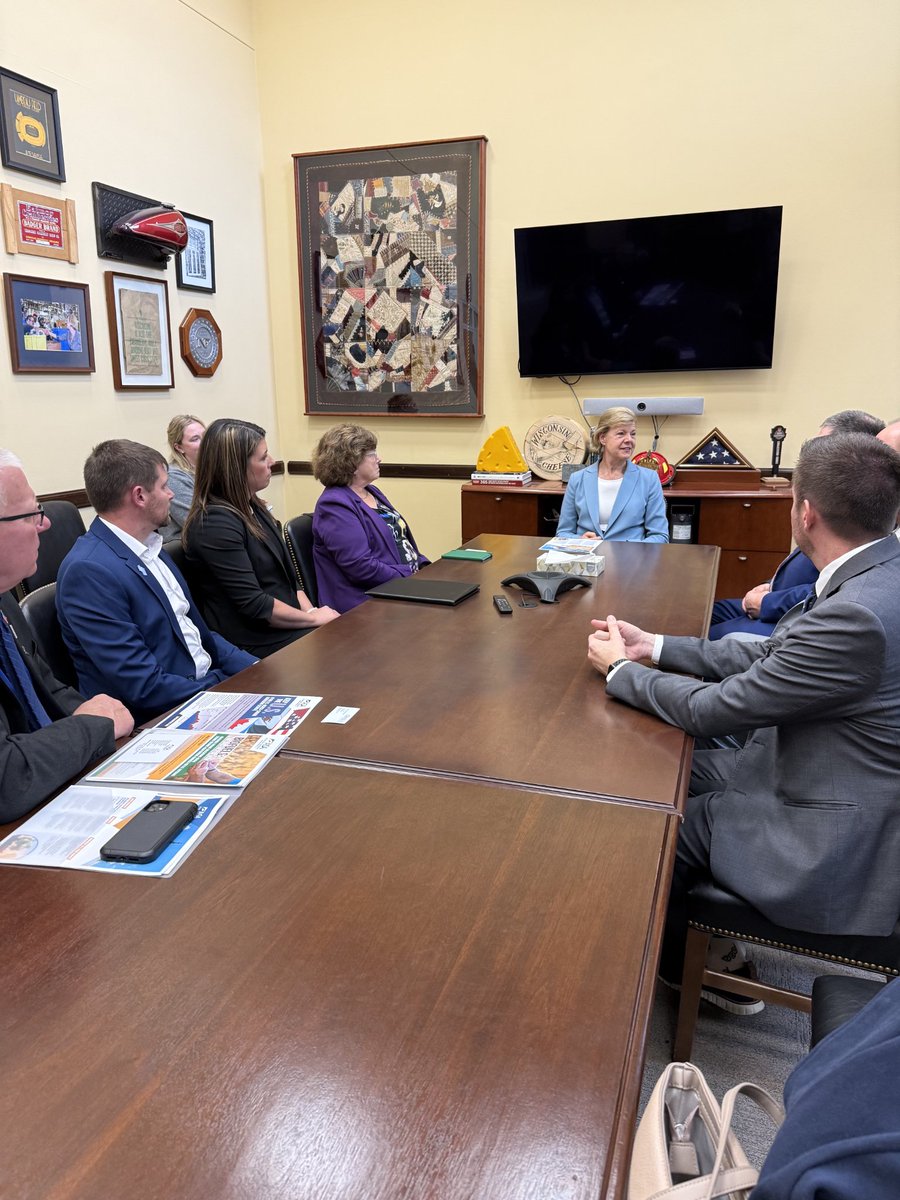 Julie Maw tweet media