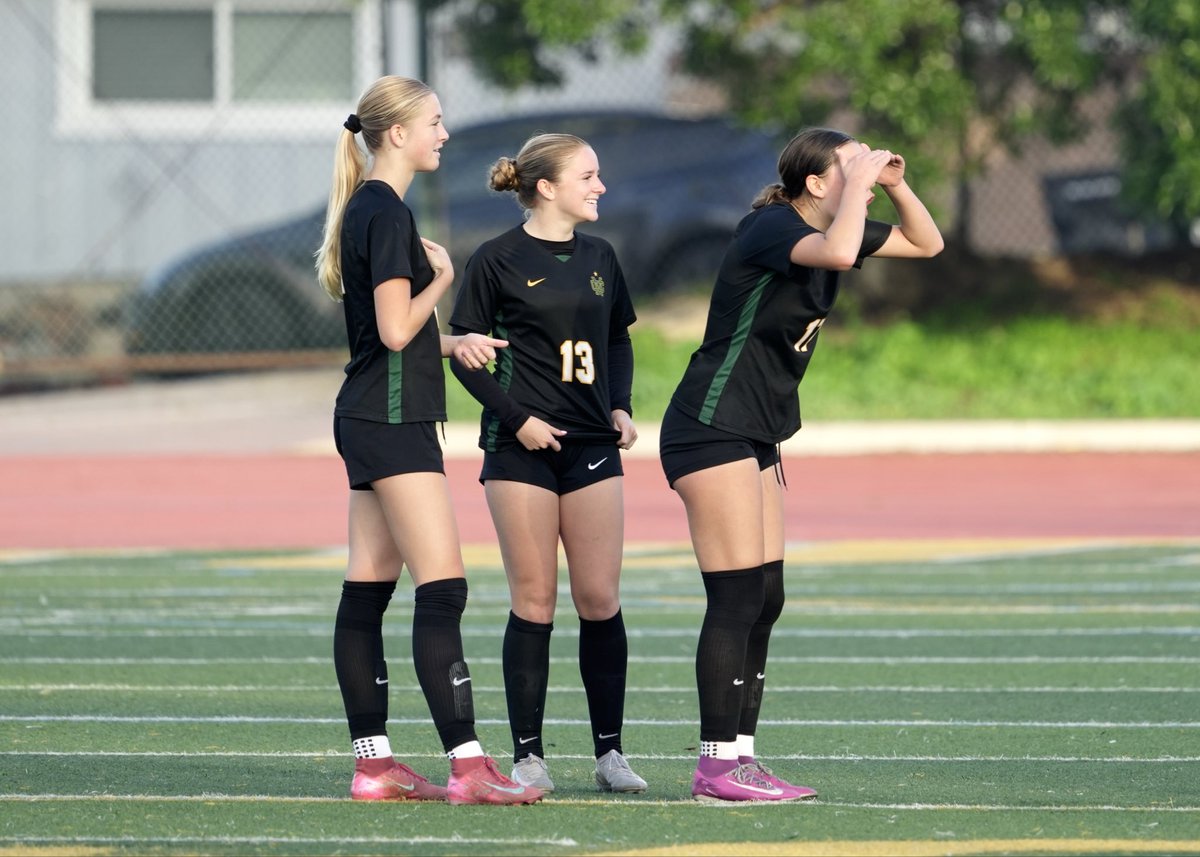 HayleyKase's tweet photo. Finished the most amazing high school season and feeling so grateful for every moment. I was honored to be named Mira Costa Soccer Most Valuable Player, earn 1st Team All-Bay League, and receive the Scholar Athlete Award.

I’m incredibly proud of our team for making it all the way to the Division 1 playoffs, what a ride! There are honestly too many amazing memories from this season to name. From the big wins to the little moments, we truly danced our way through the season together.

I feel so lucky to play this game with my best friends, and I wouldn’t trade this season for anything. 💚💛

@MiraCostaSoccer @breezepreps @DamianCalhoun @CIFSS