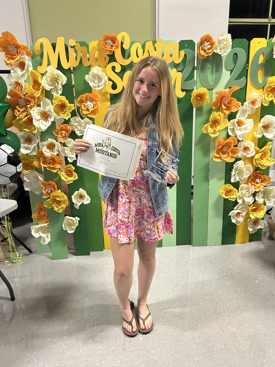 HayleyKase's tweet photo. Finished the most amazing high school season and feeling so grateful for every moment. I was honored to be named Mira Costa Soccer Most Valuable Player, earn 1st Team All-Bay League, and receive the Scholar Athlete Award.

I’m incredibly proud of our team for making it all the way to the Division 1 playoffs, what a ride! There are honestly too many amazing memories from this season to name. From the big wins to the little moments, we truly danced our way through the season together.

I feel so lucky to play this game with my best friends, and I wouldn’t trade this season for anything. 💚💛

@MiraCostaSoccer @breezepreps @DamianCalhoun @CIFSS