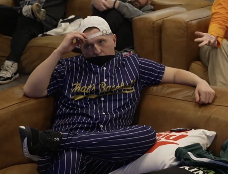 Viva La Stool tweet media