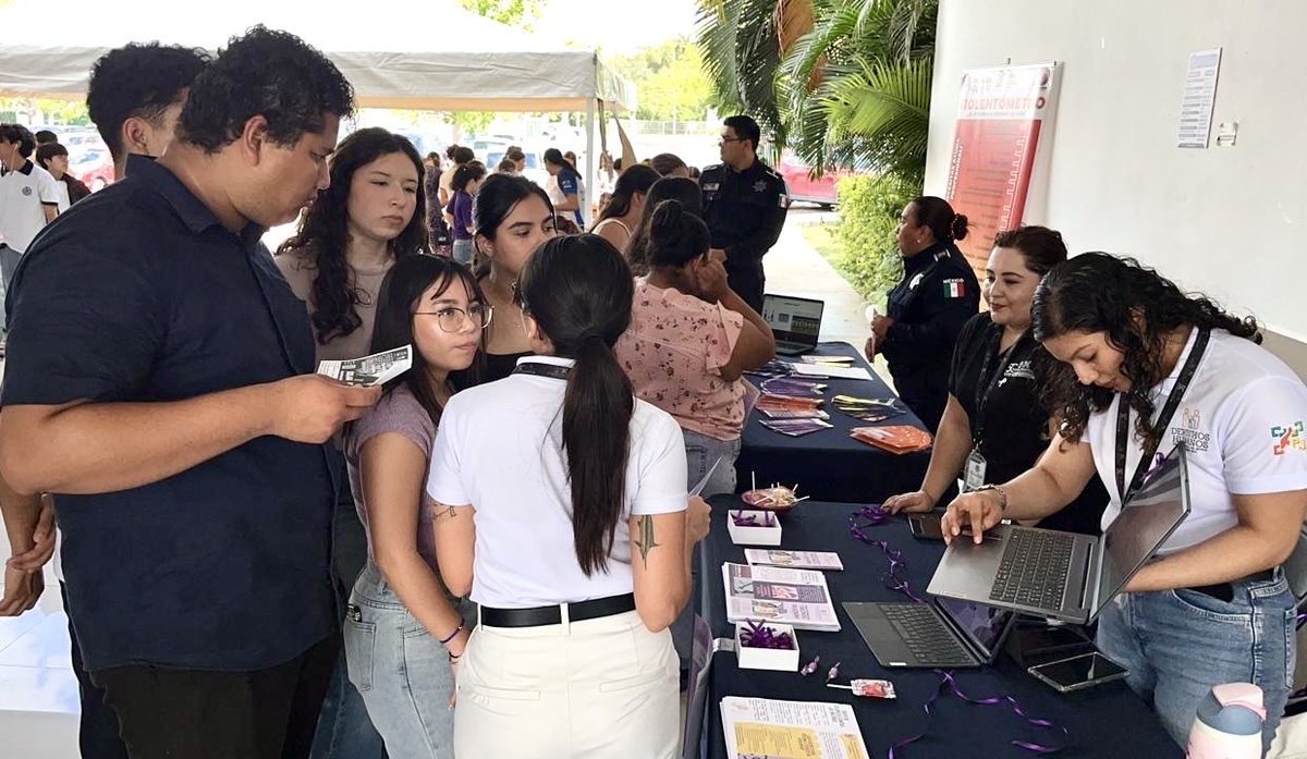 En el marco de las actividades por el Día Internacional de la Mujer, la Unidad de Derechos Humanos participó en la “IV Edición de la Semana por el Empoderamiento de la Mujer”, una exitosa iniciativa de la <a href="/unimodelo_ch/">Unimodelo Chetumal</a>.

#JusticiaConPerspectivaDeGenero
#JusticiaCercanaALaGente