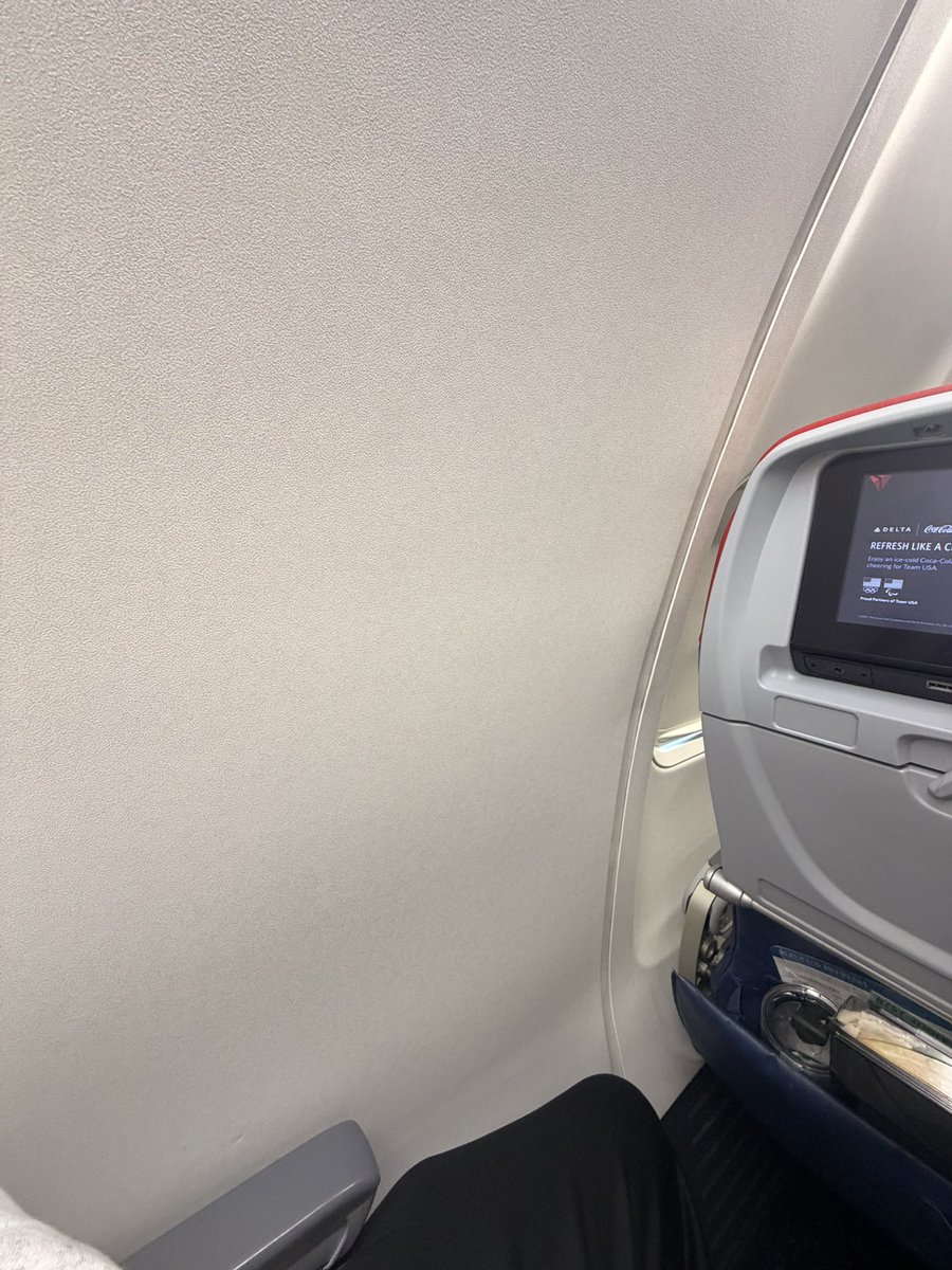 ryandrake's tweet photo. Finally on the plane. Check out my cool “window” seat. Thanks again @delta! https://t.co/6GJbUbmrUH