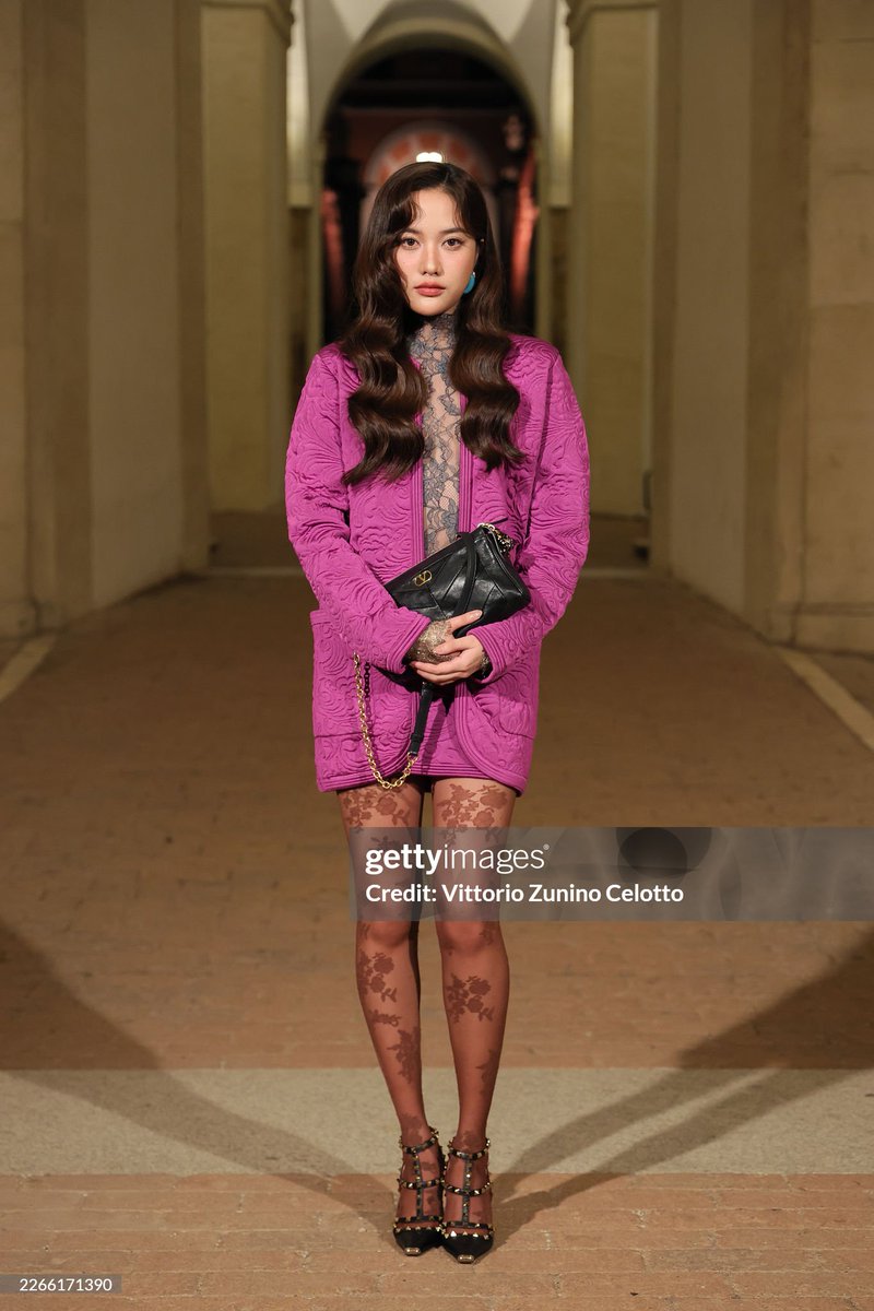 Hourly Freen tweet media