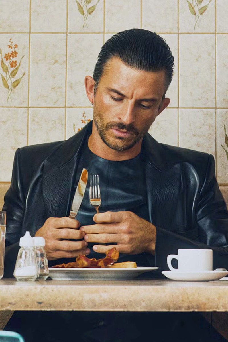 ✨ jonathan bailey lovebot ✨ tweet media