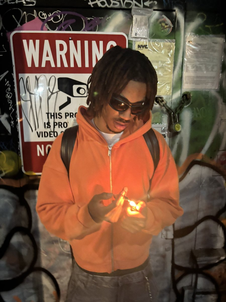 locstaaa's tweet photo. This fashion ig page basically told me my shit was garbage.. levels… https://t.co/6fL9RepXek