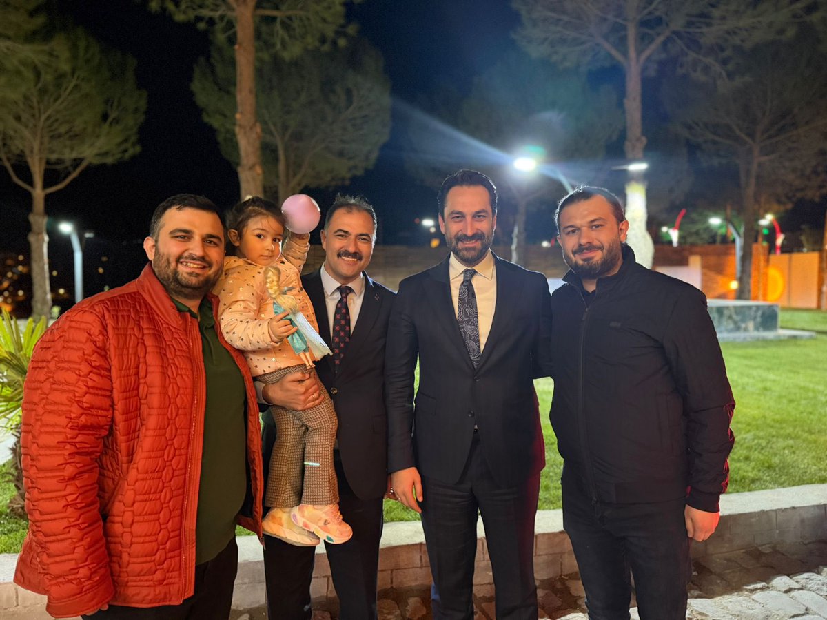 Demirci Belediyemizin yeni hizmete aldığı sosyal tesiste hemşehrilerimizle bir araya geldik.

Vatandaşlarımızın uygun fiyatla kaliteli hizmete ulaşabileceği, ailelerin ve gençlerin keyifle vakit geçirebileceği bu güzel mekânın Demirci’mize hayırlı olmasını diliyorum.