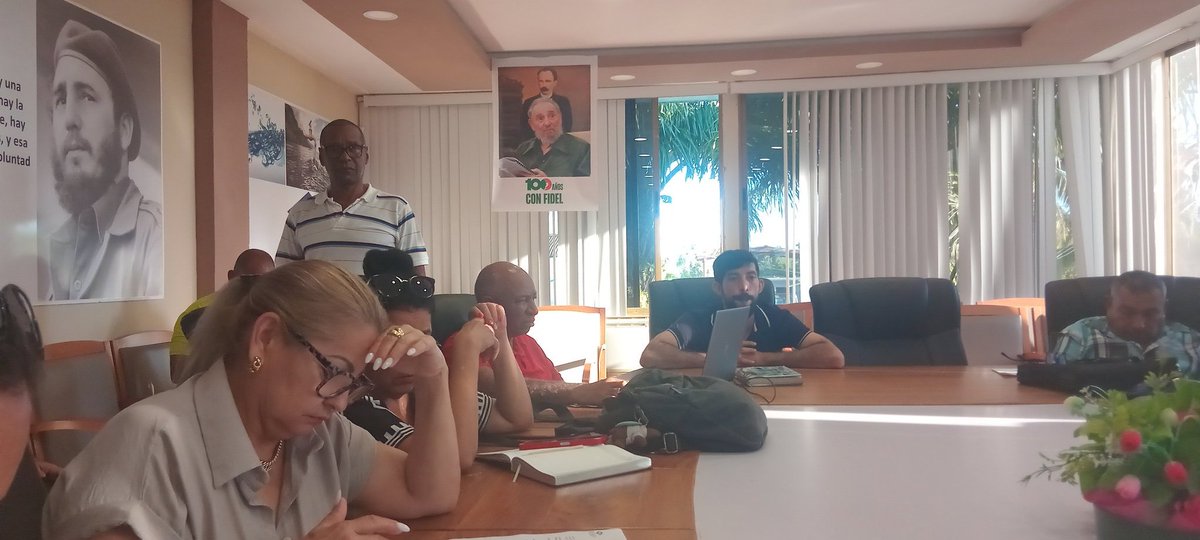 Presidido por Alexey Ojeda M/B provincial del partido,junto a Paulo Gonzales coordinador de programa Dprh Cav Edwin González  se desarrolla la reunion de (URA) porque #SomosCuba #LatirAvileño #vamosxmas #LaLuchaNoHaCesado