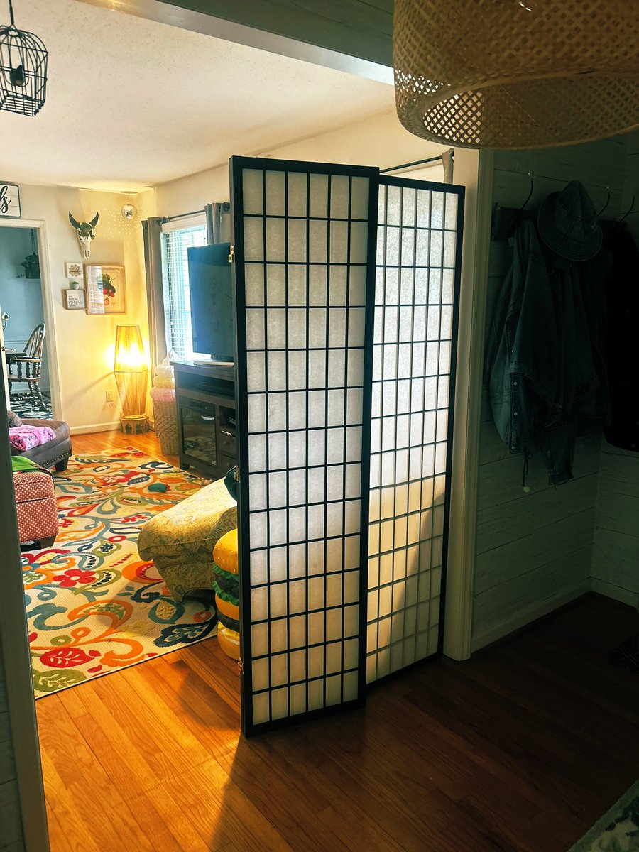 Rinabbbb's tweet photo. I got wall divider for 20 dollars 😊 https://t.co/aejuh5MWSt