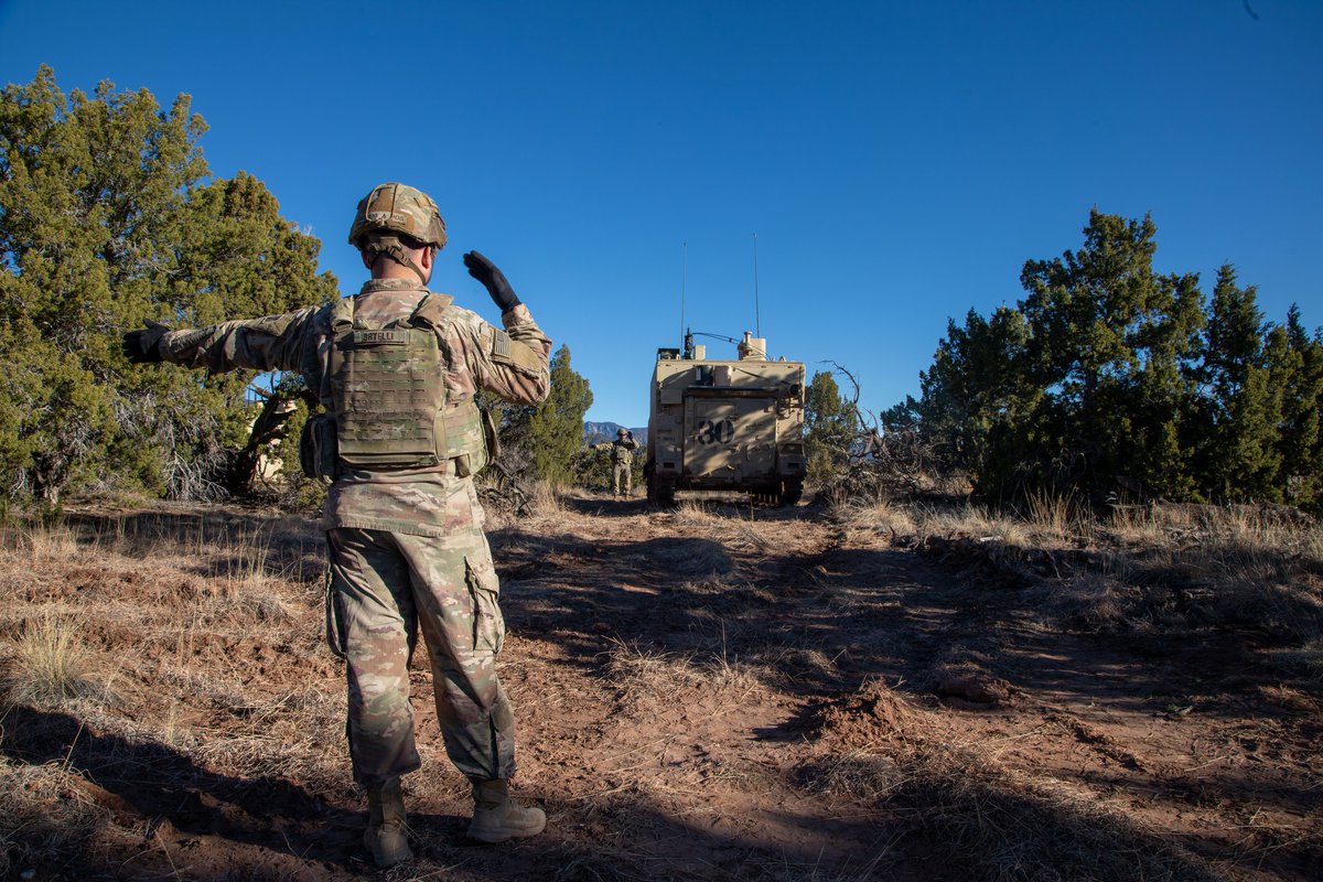 I_Corps's tweet photo. Faster data, faster decisions 💥 

Soldiers from 3rd Armored Brigade Combat Team, @4thInfDiv launched field operations during #IvySting5, integrating Next Generation Command and Control capabilities and evaluating the system’s ability to operate in a contested environment. https://t.co/YzzTjtMoJc