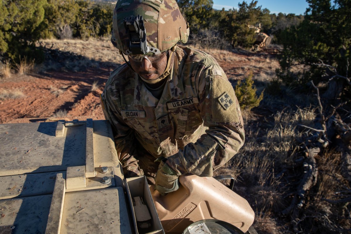 I_Corps's tweet photo. Faster data, faster decisions 💥 

Soldiers from 3rd Armored Brigade Combat Team, @4thInfDiv launched field operations during #IvySting5, integrating Next Generation Command and Control capabilities and evaluating the system’s ability to operate in a contested environment. https://t.co/YzzTjtMoJc