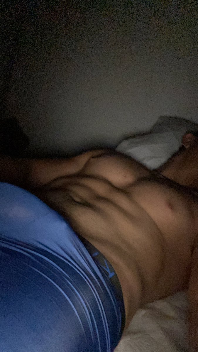 VensBoyOn's tweet photo. Cuál es tu color favorito? El azul se me ve bien 💦 
🔞: https://t.co/8luQNOFO9h https://t.co/rjFajj92rq