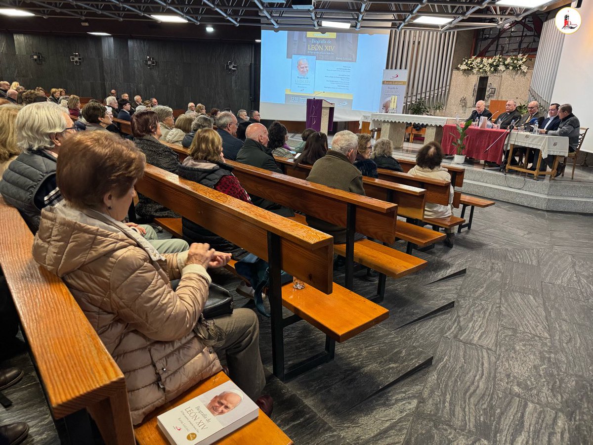 IglesiaEnLeon's tweet photo. 👉🏼 Nuestro Obispo el P. @cmfluisangel acaba de intervenir en la 🗣️ #presentación de la 📘 'Biografía de León XIV',  obra de Rafael Lazcano, que acoge la ⛪️ #Parroquia Nuestra Madre del Buen Consejo (PP. Agustinos). https://t.co/ZZAZ2yLyLu