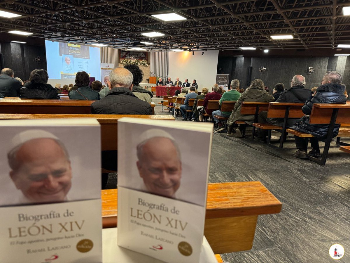 IglesiaEnLeon's tweet photo. 👉🏼 Nuestro Obispo el P. @cmfluisangel acaba de intervenir en la 🗣️ #presentación de la 📘 'Biografía de León XIV',  obra de Rafael Lazcano, que acoge la ⛪️ #Parroquia Nuestra Madre del Buen Consejo (PP. Agustinos). https://t.co/ZZAZ2yLyLu
