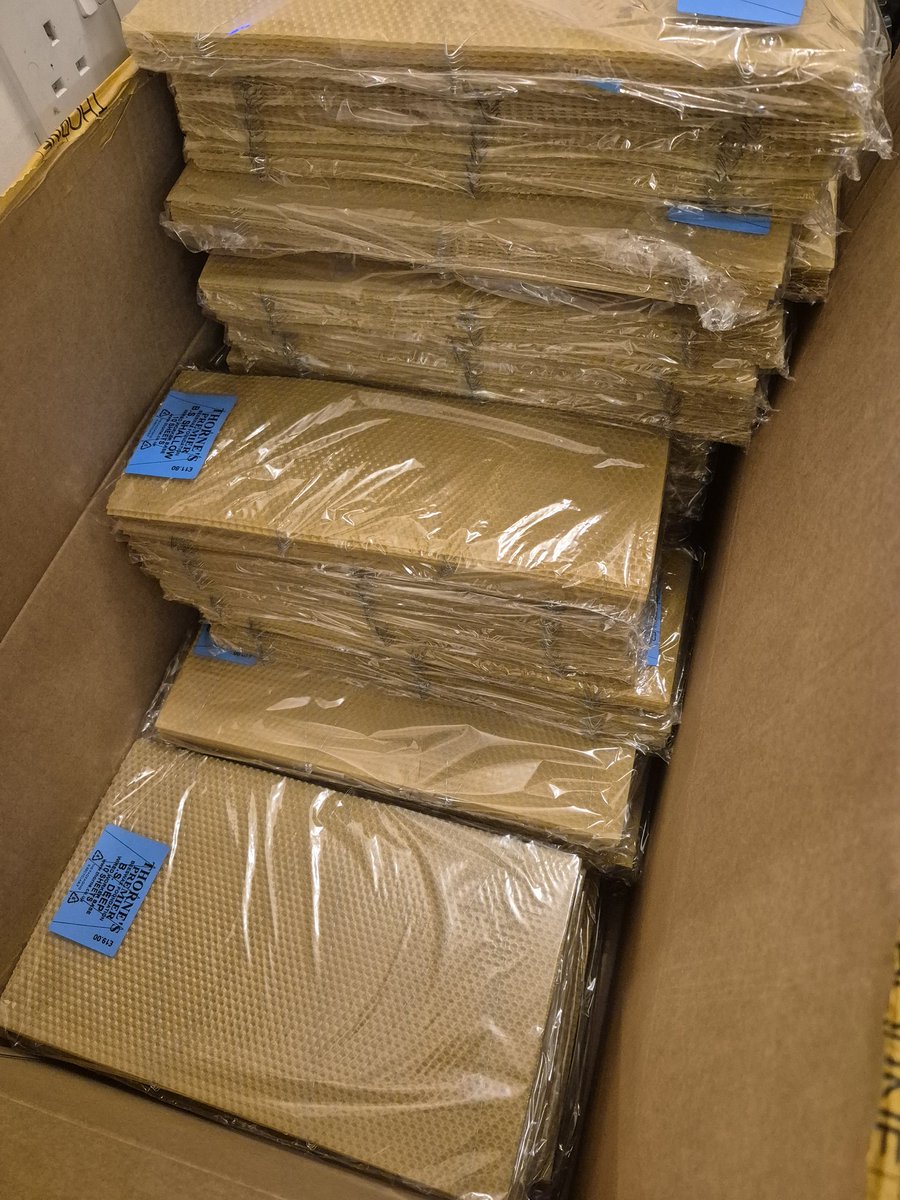 eve_bees's tweet image. Just some of the wax that we purchased today. Now to put it all in the frames....
#LincsConnect #beekeeping #beeswax