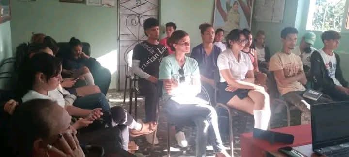 CespedesLa16113's tweet photo. En el XII Pleno del Comité Municipal de la UJC , en #Campechuela, se reconoce la labor de la Brigada de Instructores de Arte: José Martí, abanderados de la cultura y el humanismo. 
¡   FELICITACIONES  !
#CulturaCampechuela. 
@BorgesOlivero .
@BarceloOrt92635 .
@YuleybiC57702 . https://t.co/jwldljLH4U